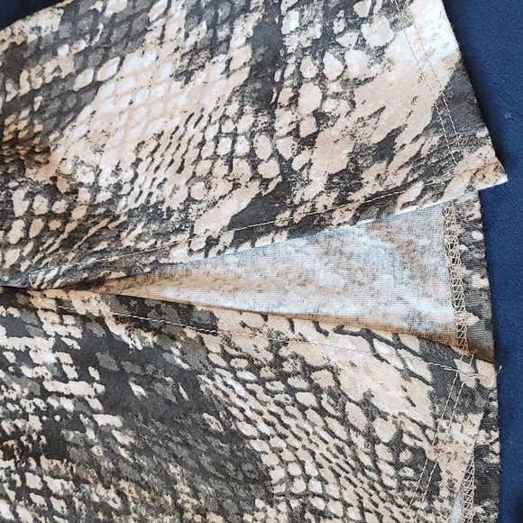 Lularoe Perfect Tank Snake print Size SMALL - Picture 5 of 7